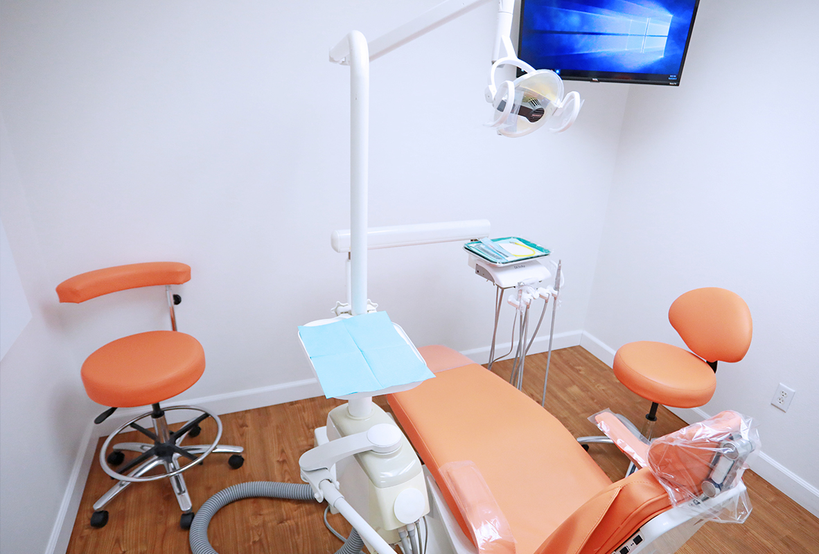 Dentist in Santa Ana